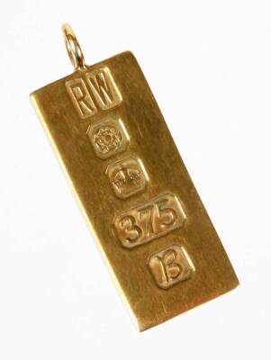 An Elizabeth II 9ct gold ingot, of rectangular form with plain hook top, Sheffield 1976, 4½cm high, 20g. - 2