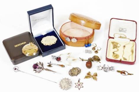 A selection of Victorian and later costume jewellery, comprising a circular silver brooch, set with floral spray, 3cm wide, a silver horseshoe bar brooch, 5cm wide, a pair of silver drop earrings, a crested brooch, costume earrings, gold plated pendant an