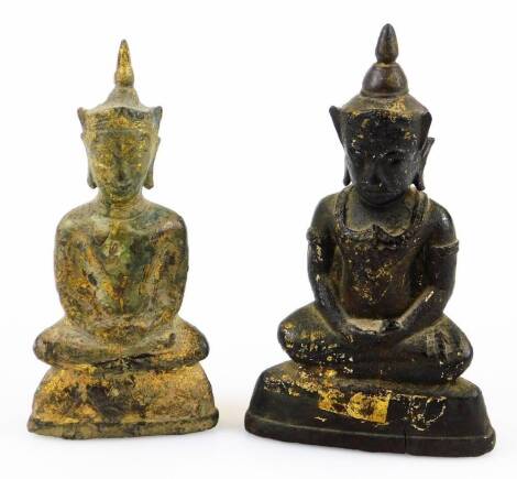 Various Thai bronze Buddhas of Ushnisha, each partially textured, one with gilt highlights, each in a seated pose, possibly 18thC, 14cm high, etc. (2)