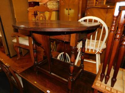 A reproduction hardwood drop leaf Pembroke table, 92cm wide, 37cm deep, 93cm extended.