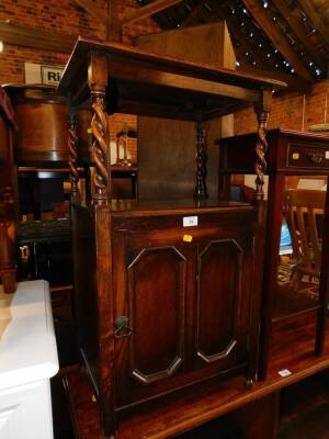 An early 20thC oak cupboard whatnot, 45.5cm wide.