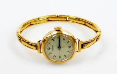 A 9ct gold cased Rotary wristwatch, with shaped 2cm Arabic dial and 9ct gold bracelet, 15½g all in. - 3