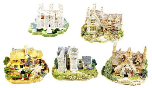 Various Lilliput Lane groups, to include Armada House 516, Saffron House, Bodiam, Old Scrumpy Farm L2394, Penkill Castle 820. (5, boxed with some paperwork)