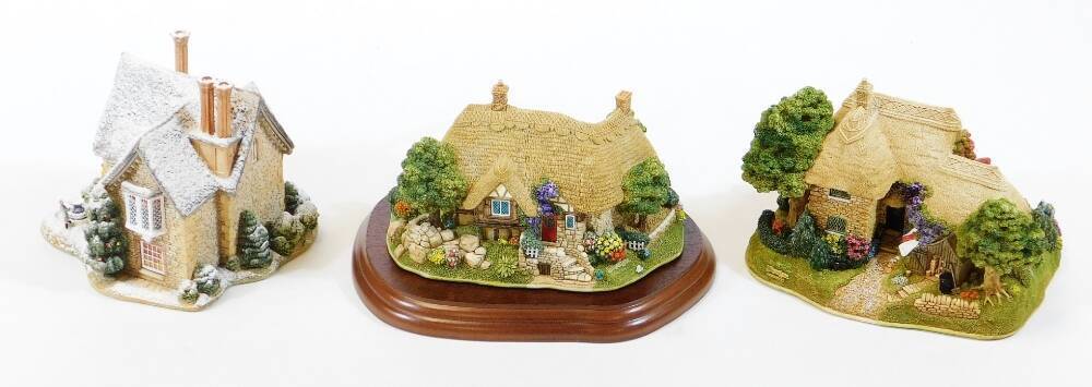 Various Lilliput Lane groups, to include Roll Out The Barrel L2588