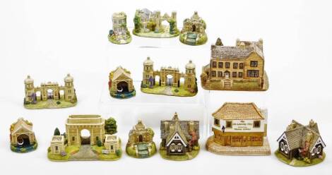 Various Lilliput Lane groups, to include Gateway To Harewood L2442, Russian Cottage and A Cascade House L3479, etc. (8, boxed with some paperwork)