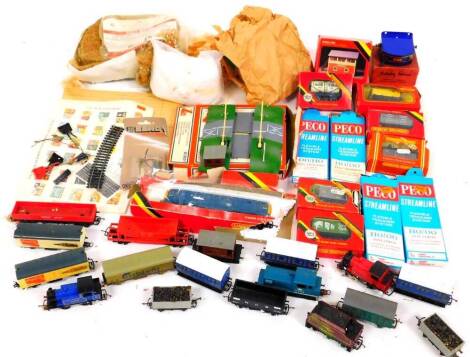 Various Hornby OO-gauge items, and other locomotives, rolling stock, etc., R215 brake van 4cm high, early boxed M210 resistance controller, various other rolling stock, OO gauge items, Hornby, etc. (a quantity)