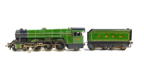 A Bassett-Lowke O gauge locomotive and tender 'Flying Scotsman', 3-rail electric, LNER green livery, 4-6-2, No. 103. (AF)