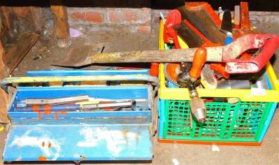 Garden tools, spade, cantilever tool box, hand drill, various hand tools, etc. (a quantity) Auctioneer announce new image.