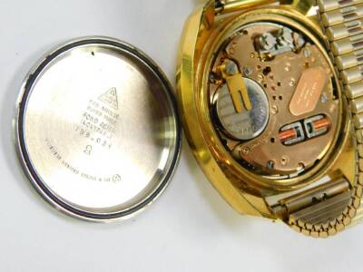 An Omega gentleman's gold plated electronic chronometer wristwatch, Ff300, Hz, gilt dial with batons, centre seconds, date aperture, on an expanding bracelet. - 4