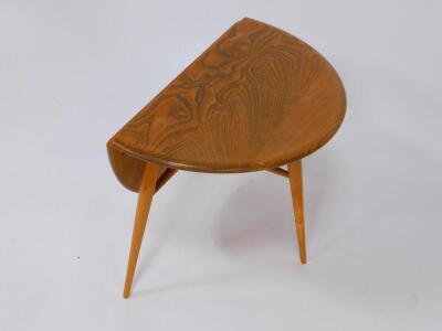 An Ercol 1960's elm drop leaf occasional table, raised on turned ash tripod legs, untied by stretchers, 60.5cm wide, 36.5cm deep, 61cm extended. - 3