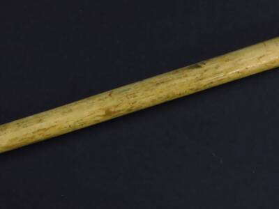 A 19thC whale bone and baleen inlaid walking cane, the faceted rhomboid handle with mother of pearl inlay, 82.5cm high. - 4