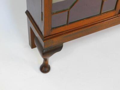 A Georgian and later mahogany display cabinet, the outswept pediment with dentil moulding, two glazed doors opening to reveal three velvet lined shelves, on a later base raised on cabriole legs, 139cm high, 110cm wide, 29.5cm deep. - 3