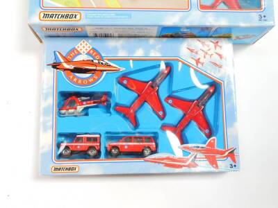 A Matchbox die cast The Red Arrows Squadron Headquarters MC-160, further set MC-24, Aeroplane and Land Rover SB822, Aeroplane and Royal Air Force Transport CY108, and six Red Arrows planes SV-37. (10) - 6