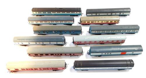 Hornby Lima and Jouef OO gauge coaches, including British Rail blue livery Inter-City, etc. (12)