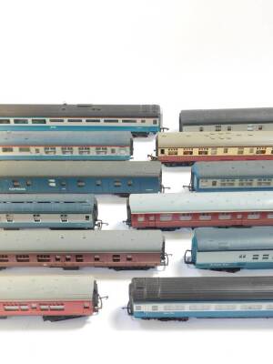 Hornby Lima and Jouef OO gauge coaches, including British Rail blue livery Inter-City, etc. (12) - 3