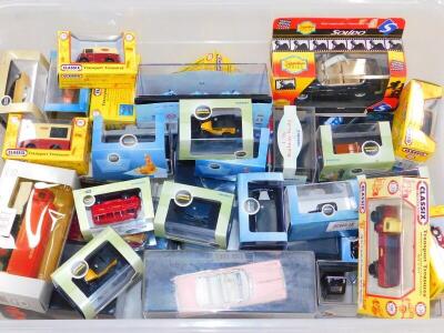 Oxford Classix and other die cast models of vintage cars, police vehicles, buses and lorries, boxed. (quantity)