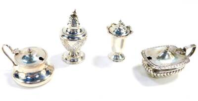 A George V silver pepperette, Birmingham 1919, a Victorian silver pepperette, Chester 1900, a George V silver mustard pot with blue glass liner, Birmingham 1918, and an Edward VII silver semi fluted mustard pot with blue glass liner, Birmingham 1904, 5.60