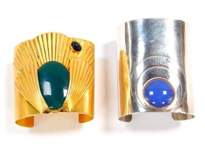 A Julia Booth silver and enamel modernist cuff, 88g, and a gilt and cabochon cuff. (2)