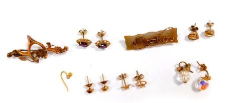 Five pairs of 9ct gold and gem set earrings, Victorian yellow metal horseshoe bar brooch, and a mother of pearl and yellow metal 'Mother' brooch, 8.5g all in.