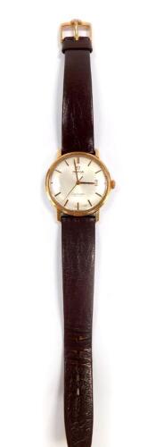 An Omega Seamaster de Ville gentleman's gold plated wristwatch, circular dial with gilt batons, centre seconds, date aperture, on an Omega strap.