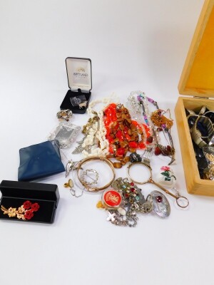 Silver and costume jewellery, including two Scottish silver brooches, wrist and pocket watches, necklaces, brooches, etc., and a pair of lognettes (quantity). - 3