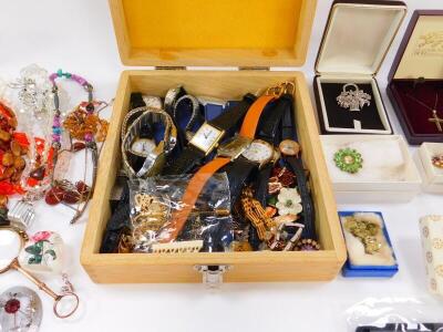 Silver and costume jewellery, including two Scottish silver brooches, wrist and pocket watches, necklaces, brooches, etc., and a pair of lognettes (quantity). - 4