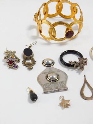 Silver and costume jewellery, including earrings and cuff links, gilt metal bangle, marcasite pendant, decorated with a clipper ship in a yellow metal frame. (quantity) - 2