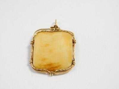 A Scrimshaw type pendant, with ship scene, in a yellow metal wire frame, unmarked. - 2