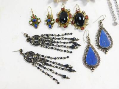 Silver and costume jewellery, including a pair of pearl and enamel earrings, Renaissance style earrings, Indian style silver and Lapis Lazuli earrings, and a pair of paste drop earrings. (7 pairs) - 3