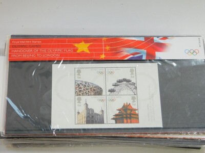 Philately. EII mint commemorative packs, various denominations. (quantity) - 4