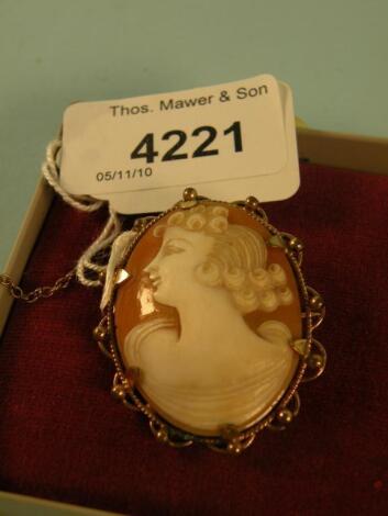 A Continental shell cameo set in 9 carat gold