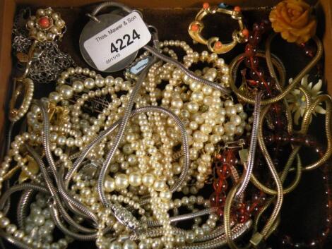 A quantity of mainly costume jewellery to include simulated pearls