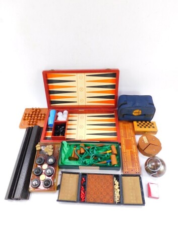 A backgammon set, cribbage board, travelling chess set, Solitaire, etc. (quantity)