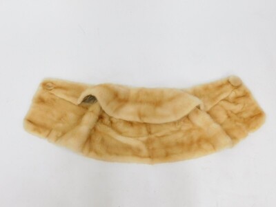 A lady's light ranch mink fur stole. - 3