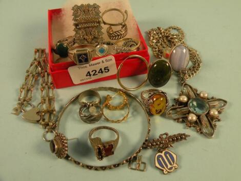 A quantity of mainly silver jewellery to include a masonic ring