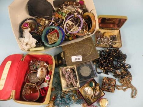 A large quantity of costume jewellery etc