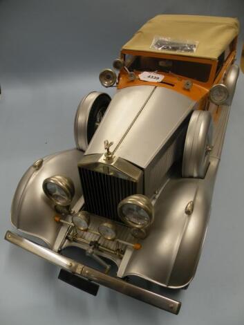 A scale model of a Rolls Royce tourer