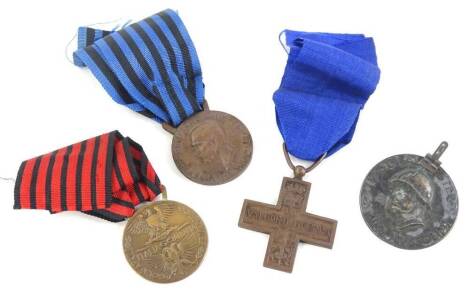 Various Italian medals, to include Africa Orientalie, Albania, a Valour Cross, etc.