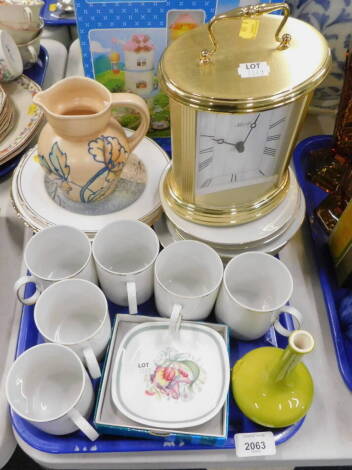 Decorative china effects, to include a Susie Cooper trinket dish, Royal Cauldron jug, cabinet plates, etc. (1 tray).