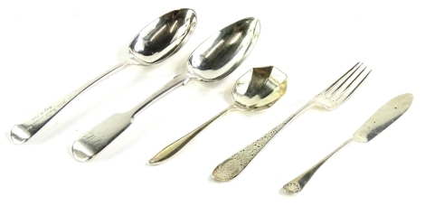 A collection of silver cutlery, various patterns and dates, to include dessert spoons, butter knife, etc., 4¾oz.