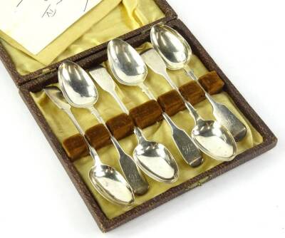 A set of six William IV silver fiddle pattern teaspoons, each engraved with the initial H, London 1832, in later fitted case.