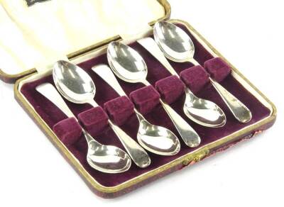 A set of six Elizabeth II silver Old English pattern teaspoons, in a fitted case, Sheffield 1955, 2½oz.