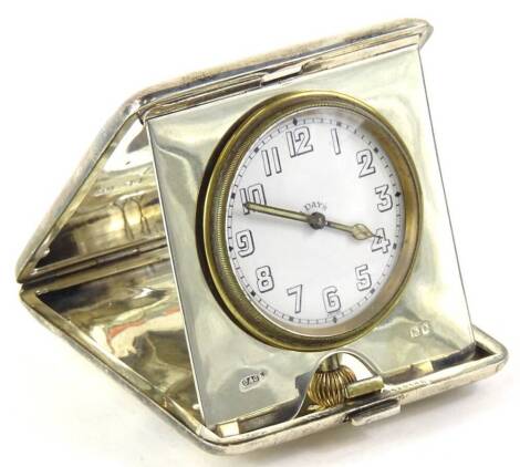 A George V silver cased travelling clock, the dial with Arabic numerals, stamped eight days, the case London 1918, 12oz gross, 9.5cm x 10.5cm.