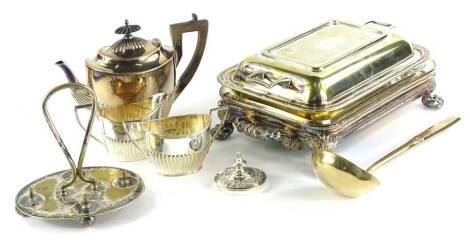 Various silver plated ware, an entree dish of oval form, with shaped handles, 31cm wide, a serving food dish on paw feet, a pair of fiddle pattern asparagus tongs, Walker & Hall gadrooned cream jug and sugar bowl, ladle and teapot (a quantity).