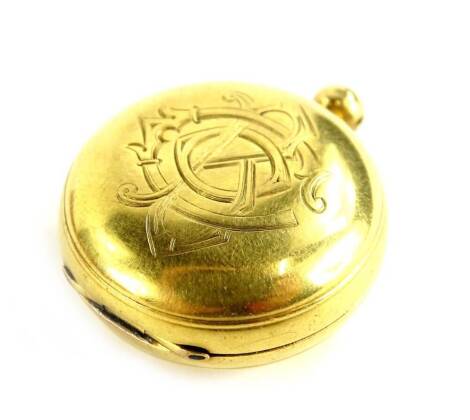 An 18ct gold sovereign case, of circular form bearing the initials COP, hallmarked for 18ct gold, 3.5cm diameter, 30.6g all in.