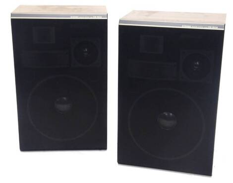 A pair of Pioneer model CS-503 speakers.