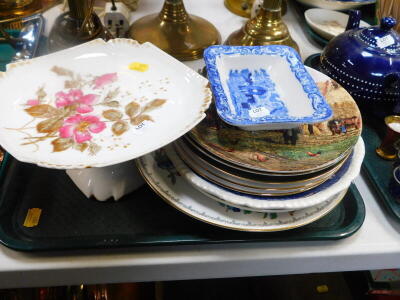 Pottery and porcelain, to include a Continental majolica cucumber dish, Sylvac vase, Hornsea fish dish, and a George Jones Abbey pattern shredded wheat dish. (3 trays) - 2