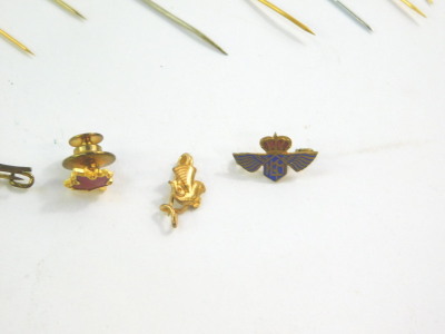 Airline pins and badges, to include Pan American, Sabena, and BEA. (quantity) - 7