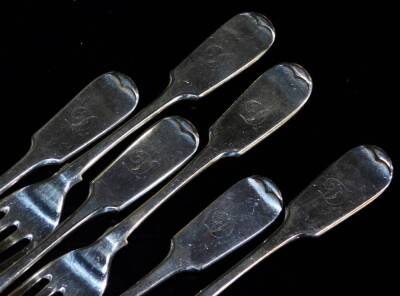 A silver handled cake slice, stainless steel and silver cheese knife, five various fiddle pattern forks, etc. (a quantity) - 2