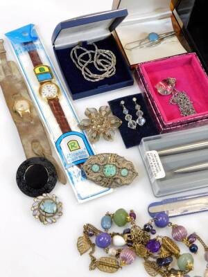 Various jewellery and effects, Parker cased pen set, in a fitted box, 18cm wide, costume ear studs, brooches, jet style and others, clip brooch, various beads, glass and other beads, etc. (a quantity) - 4